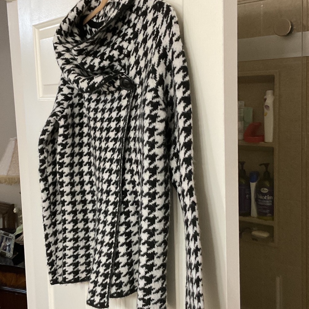 Ellen Tracy Black and White Houndstooth Coat